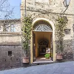 Il Chiostro Del Carmine