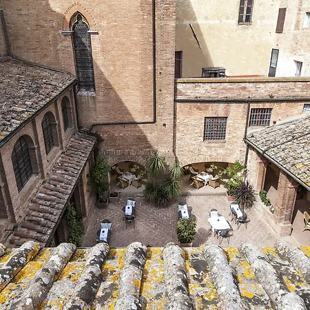 Il Chiostro Del Carmine Siena