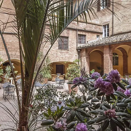 Il Chiostro Del Carmine Siena
