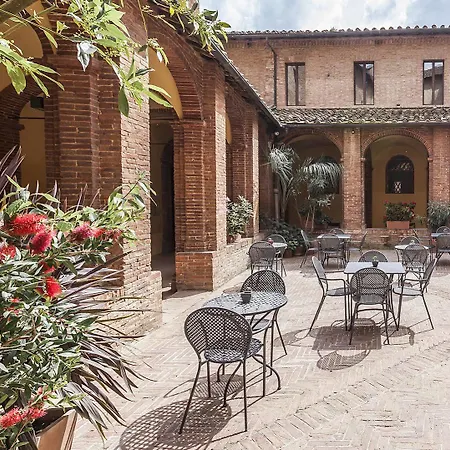 Il Chiostro Del Carmine Siena