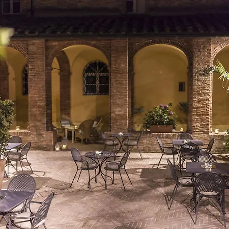 Il Chiostro Del Carmine Siena